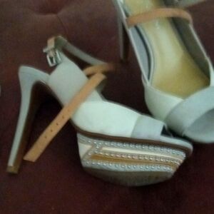 Gianni Bini color block pump in leather